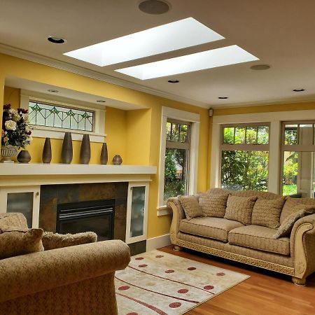 Elegant, Sunny Modern Home With Skylights - Kitsilano, Vancouver Luaran gambar