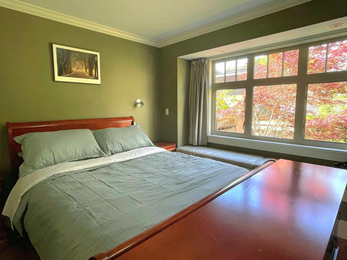 Elegant, Sunny Modern Home With Skylights - Kitsilano, Vancouver Luaran gambar