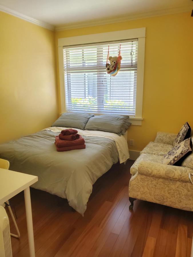 Elegant, Sunny Modern Home With Skylights - Kitsilano, Vancouver Luaran gambar