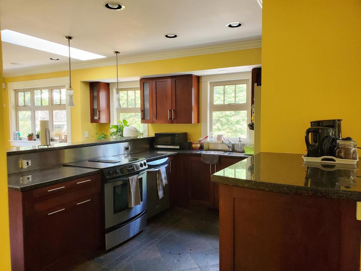 Elegant, Sunny Modern Home With Skylights - Kitsilano, Vancouver Luaran gambar