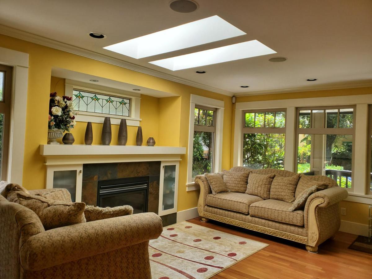 Elegant, Sunny Modern Home With Skylights - Kitsilano, Vancouver Luaran gambar