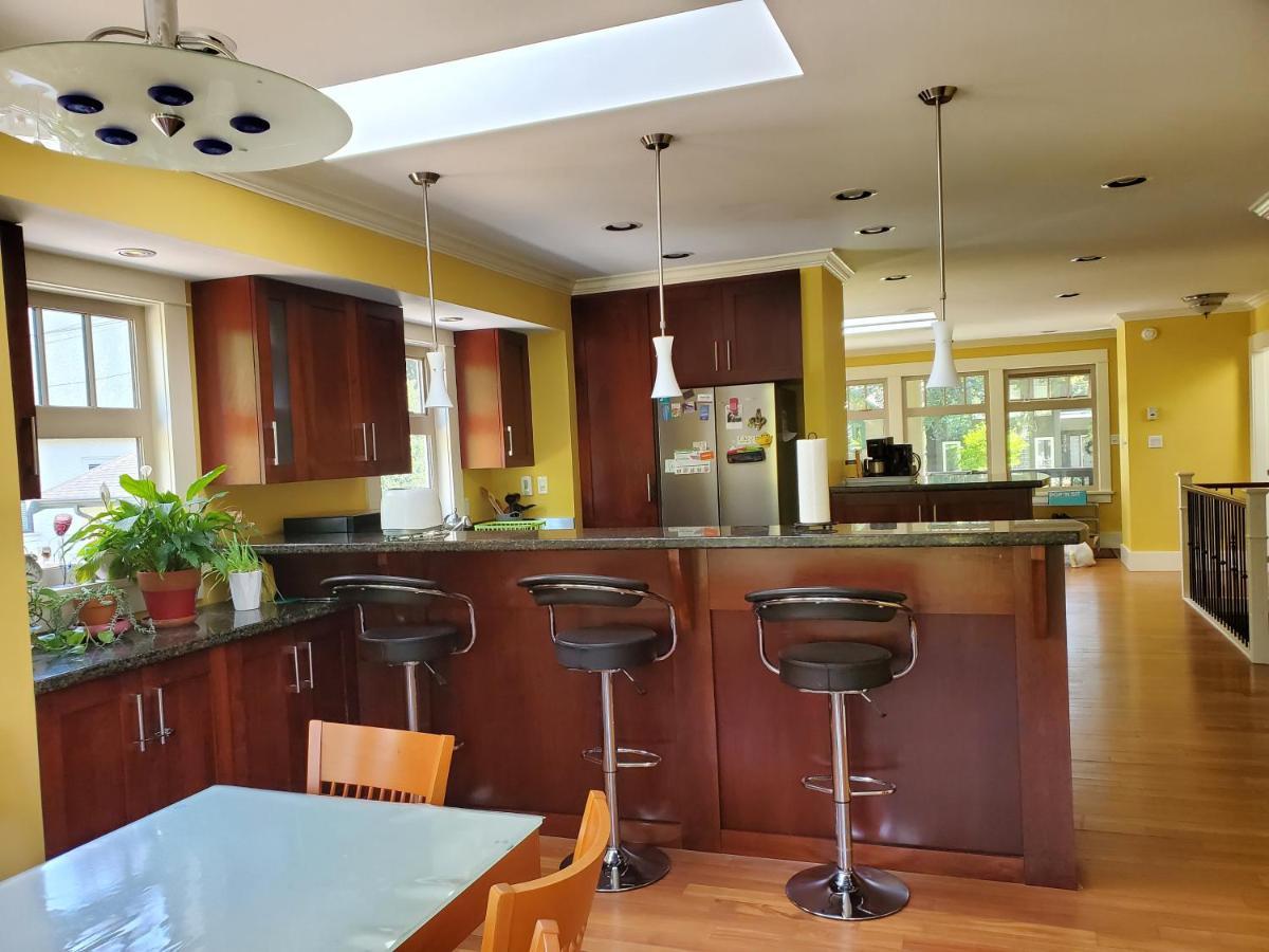 Elegant, Sunny Modern Home With Skylights - Kitsilano, Vancouver Luaran gambar